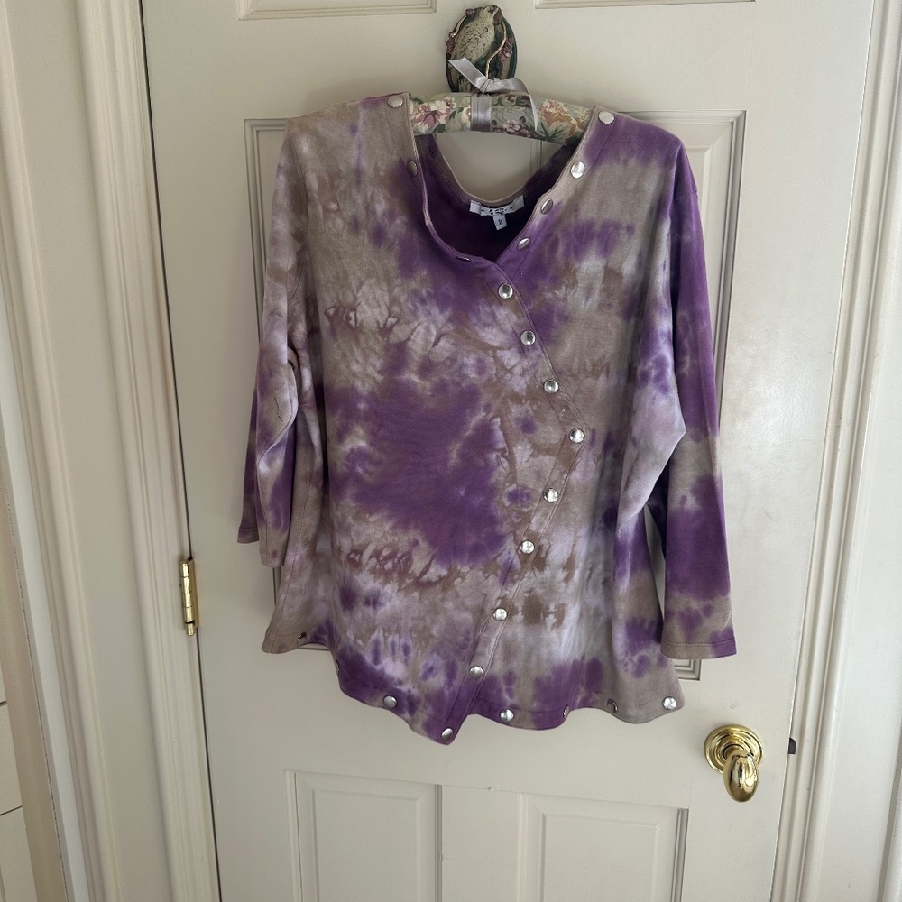 PARIS 100% PURPLE PRINT COTTON TOP WITH SILVER SNAPS-1X/EUC